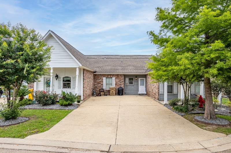 Building Photo - 244 Lenox Bridge