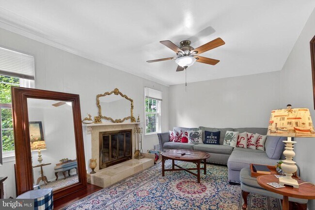 Building Photo - 8815 Newport Ct