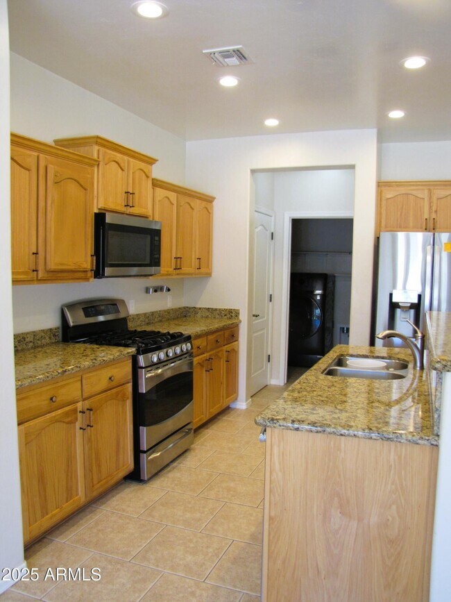 Building Photo - 1046 Estancia Dr