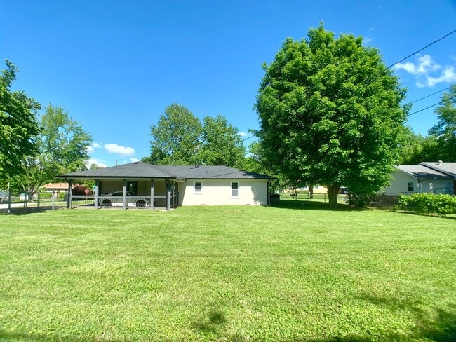 Building Photo - 427 Wayne Dr