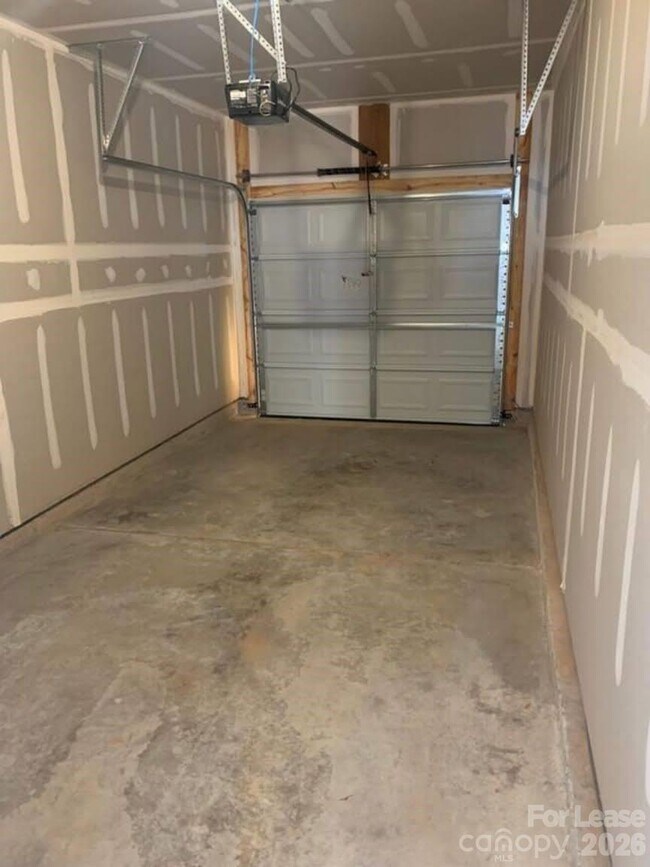 Building Photo - 9303 Grand Valley Dr