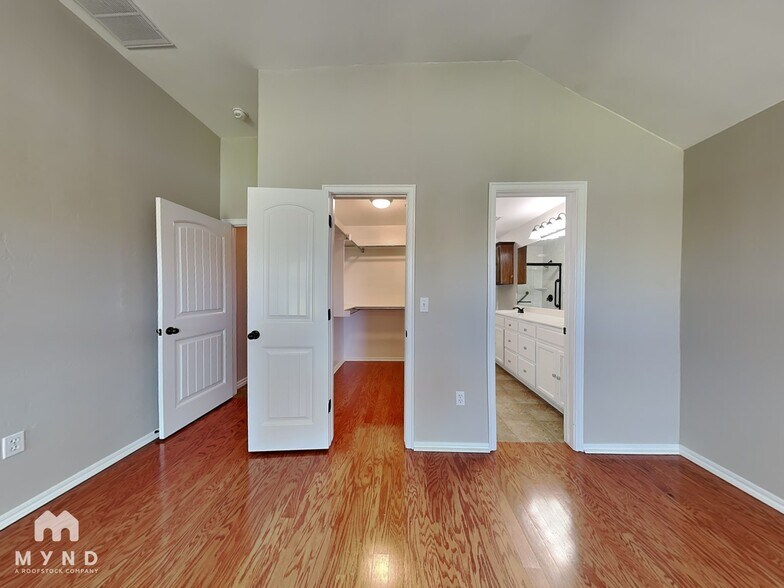 Building Photo - 10701 SW 33rd Terrace