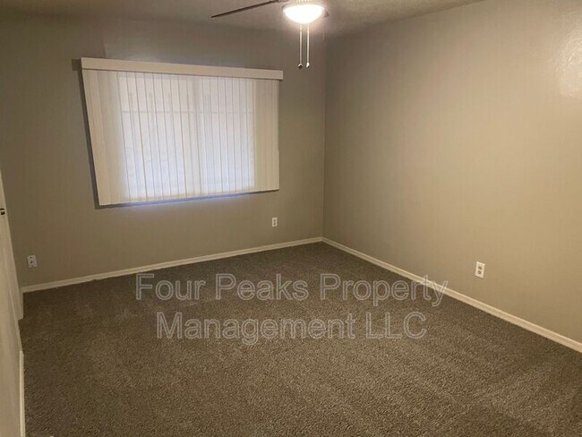 Building Photo - 6406 W Rose Ln