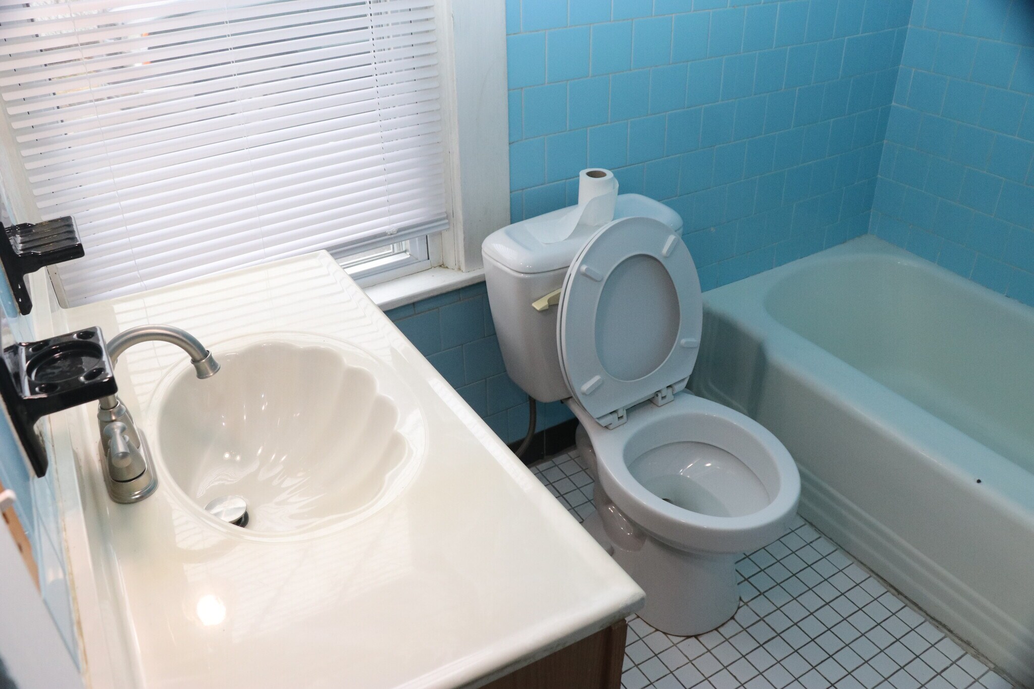 Full Bathroom - 2 - 43 Congregational St