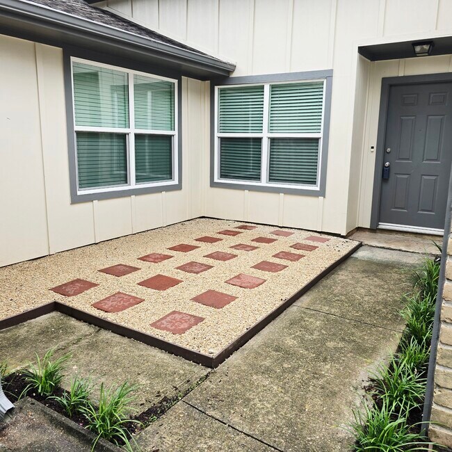 Building Photo - 14211 Sylvia Dr