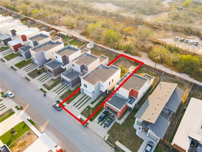 Building Photo - 28 Shalom Dr