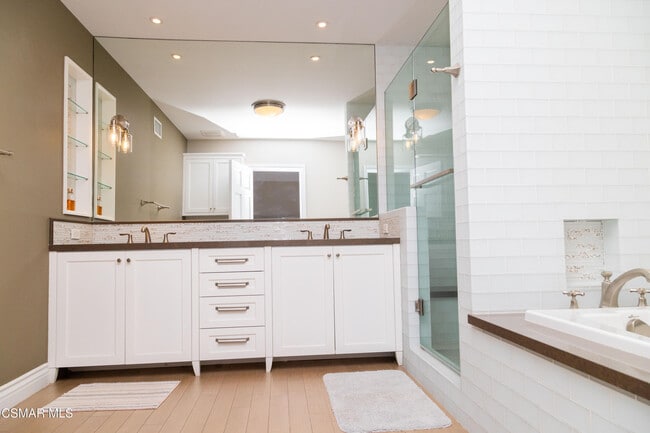 Building Photo - 385 Somerset Cir