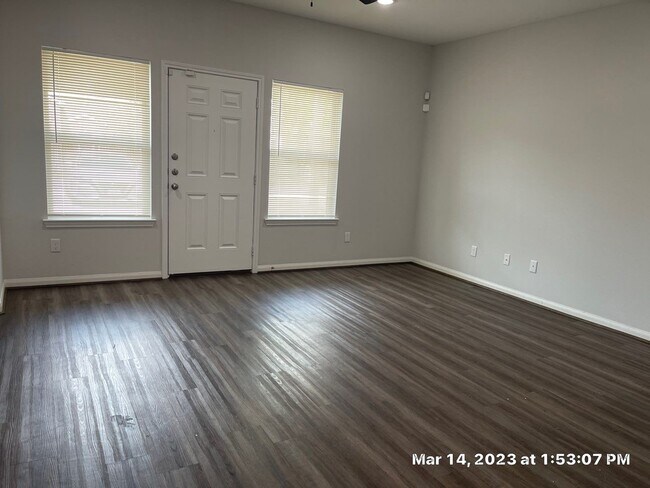 Building Photo - 9014 Everglade Dr