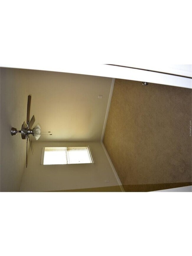 Building Photo - Stunning 3 Bed, 2 Bath in Creek Meadows!