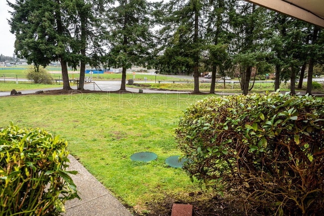 Building Photo - 1418 Tule Lake Dr S