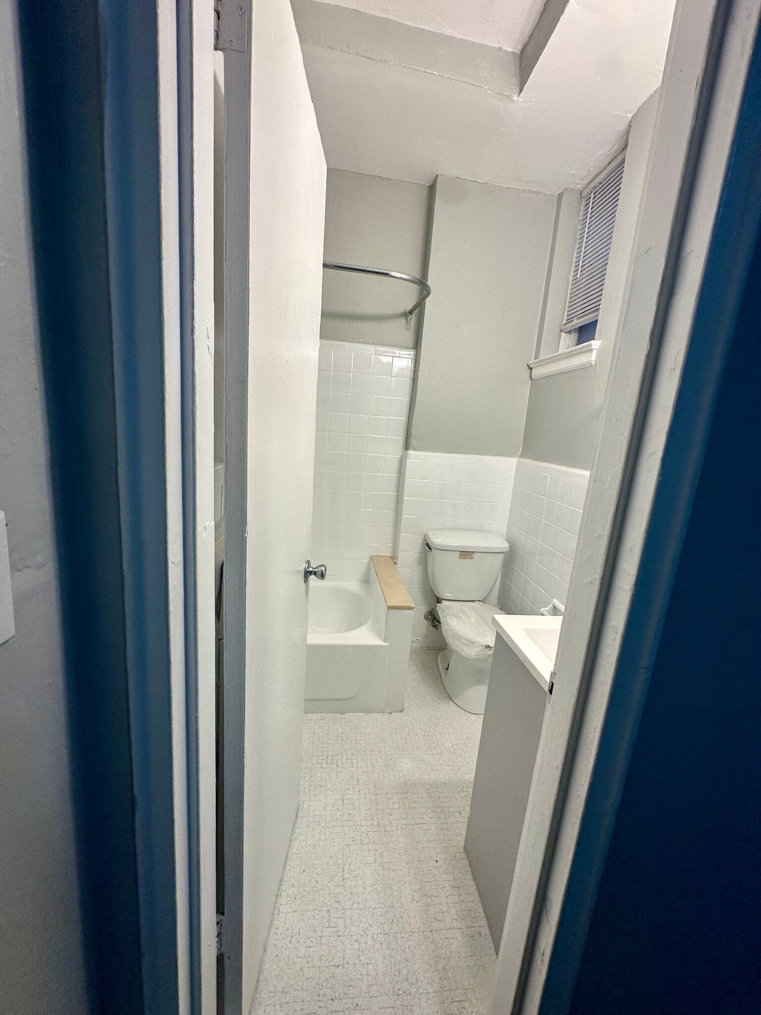 Building Photo - 85 Easton Ave