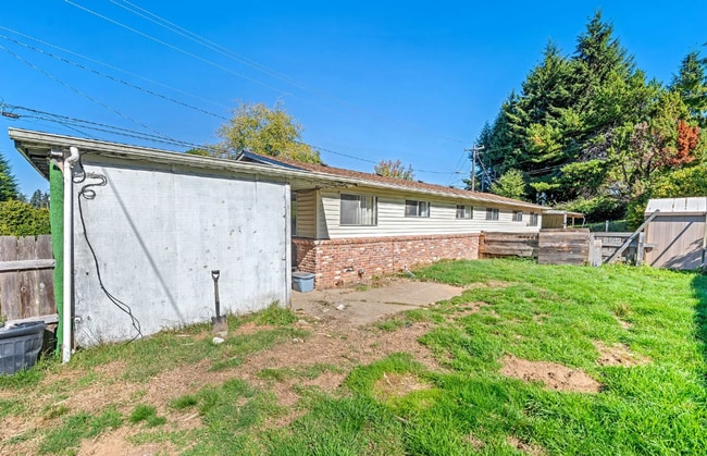 Building Photo - 2460-2462 Bowman, Reedsport, OR, 97467