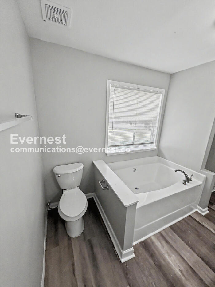 Building Photo - 1510 Marshall Ln SE