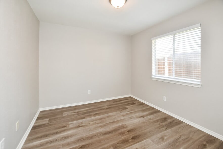 Building Photo - 2006 Firewater Pl