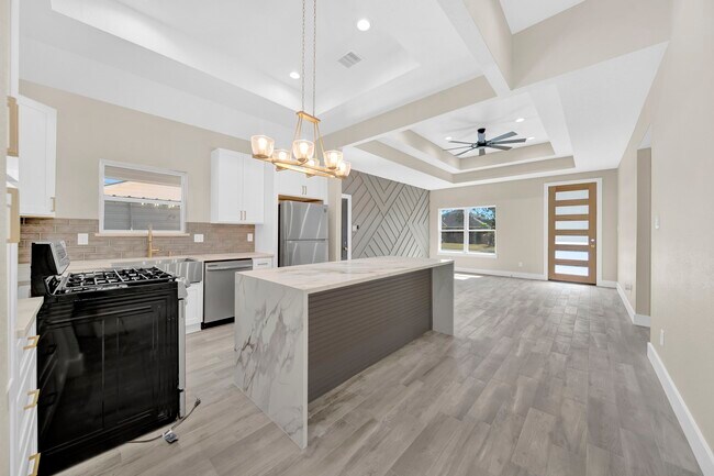 Building Photo - 1809 13th St