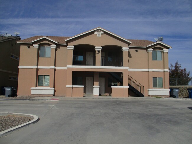 Building Photo - "Charming 2-Bed, 2-Bath Gem in El Paso – 1...