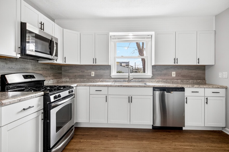 Building Photo - 903 Merrill Ave