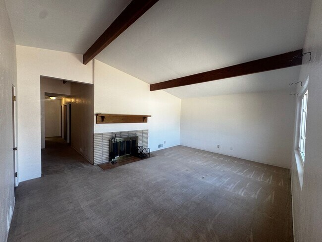 Building Photo - 3 Bed / 2 Bath Home Near Jerry Cline Park & Tennis Courts