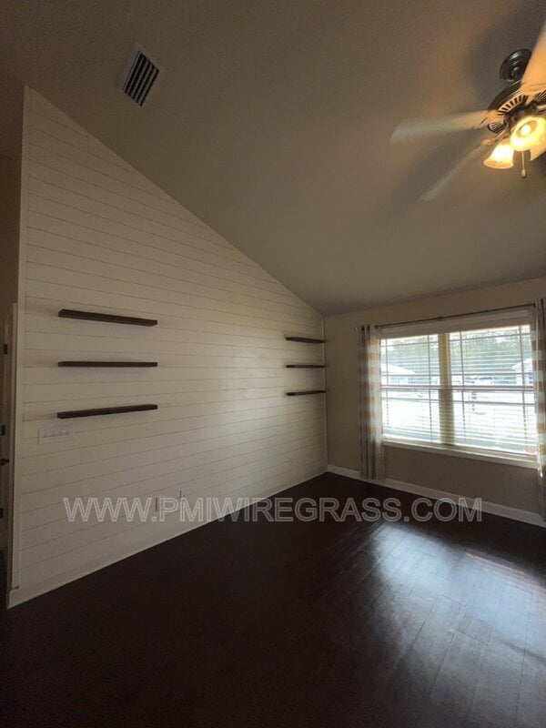 Building Photo - 229 Lace Dr