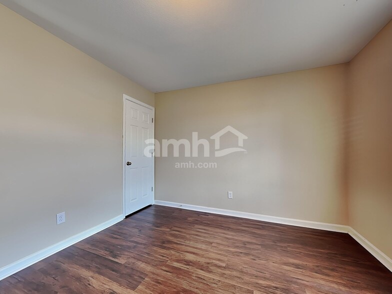 Building Photo - 830 Hyacinth Cir