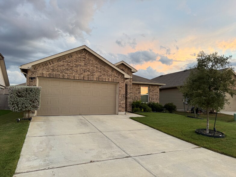 Building Photo - 764 Armadillo Dr