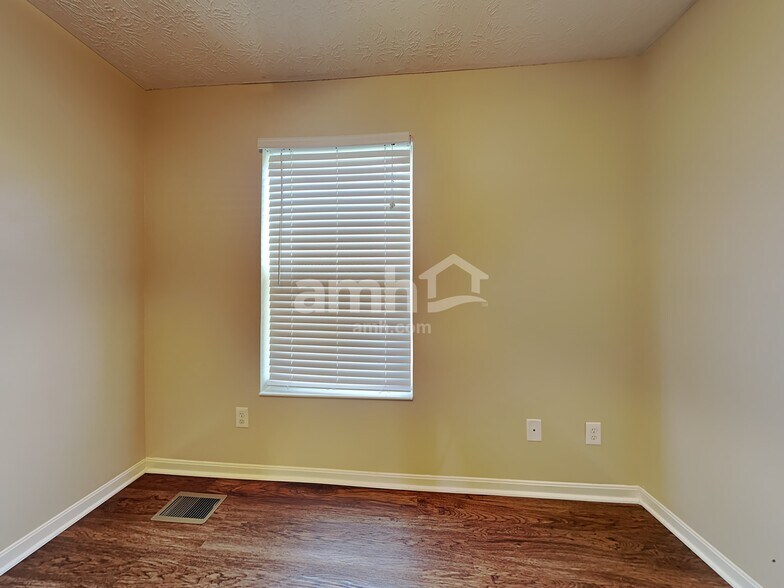 Building Photo - 7 Flamingo Ct