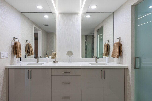 Building Photo - 3101 S Ocean Dr