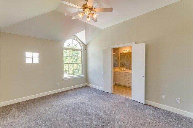 Building Photo - 612 E 38th St