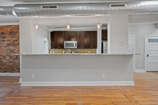 Building Photo - WALNUT HILLS- Immaculate 2 Bedroom 2 Bathr...