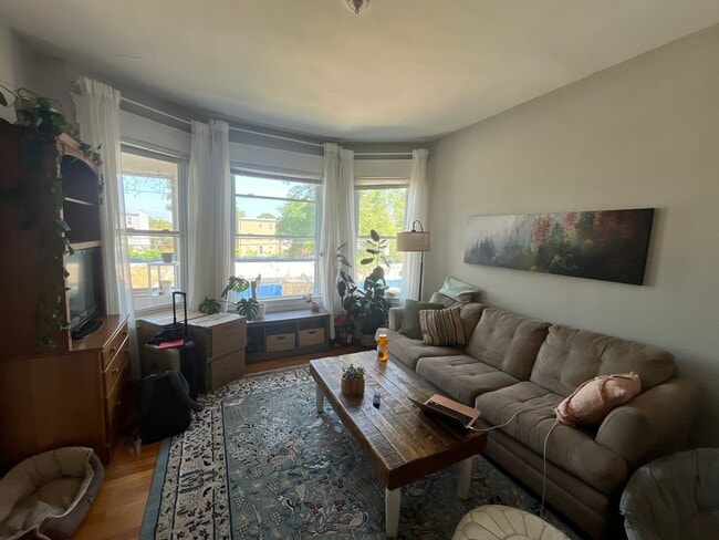 Building Photo - 182-184 Foster Street