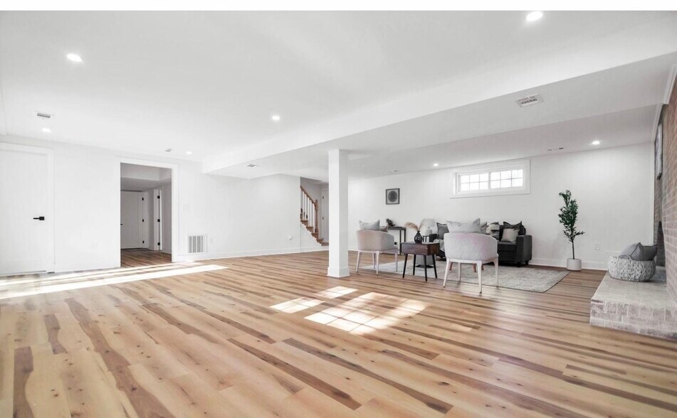 Building Photo - 9535 Fort Foote Rd