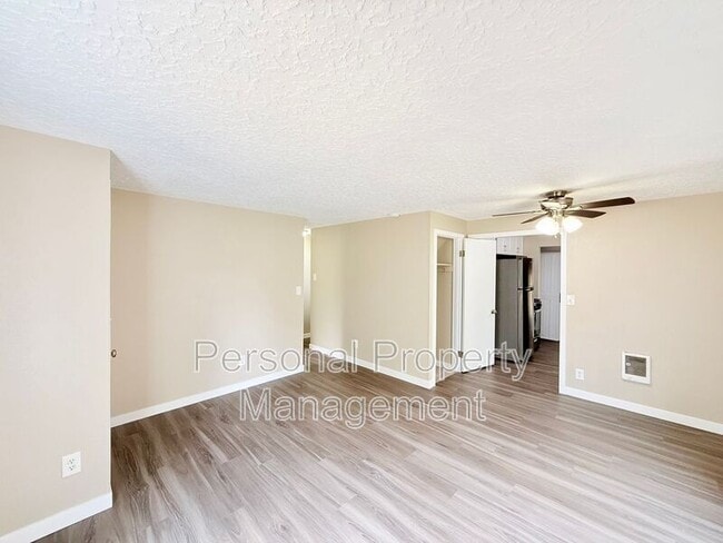 Building Photo - 3110 Thompson Ave
