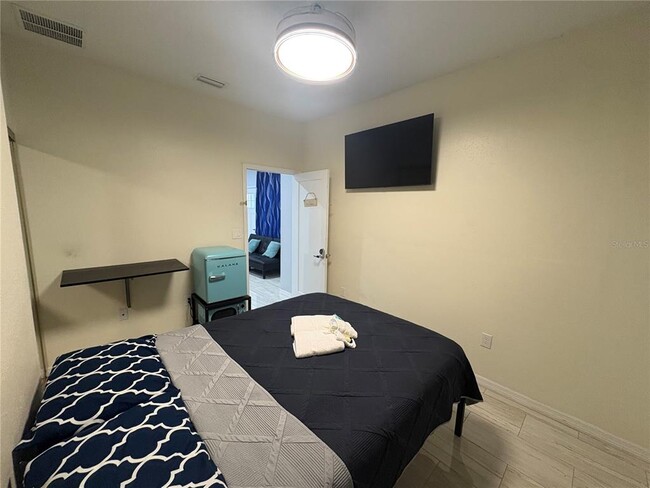 Building Photo - 3715 Valley Tree Dr