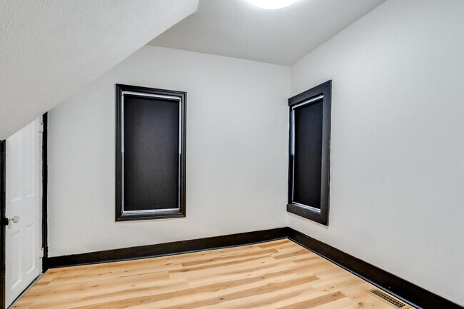 Building Photo - 2173 E 73rd St