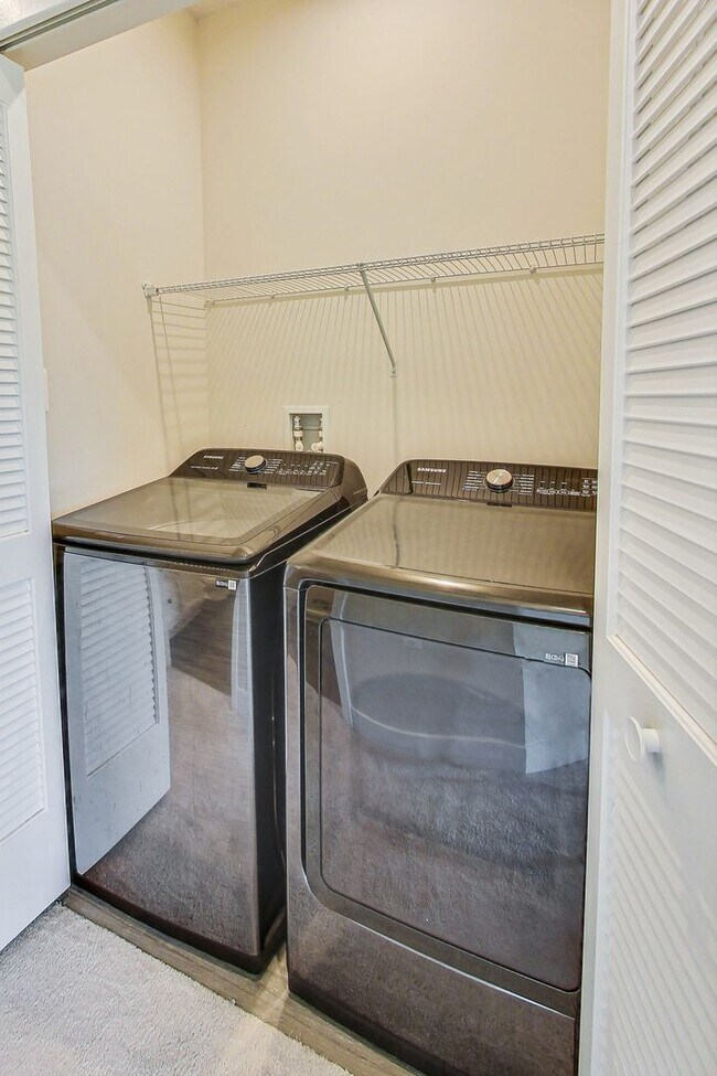 Building Photo - Meticulously Maintained 3 bedroom, 2.5 bat...