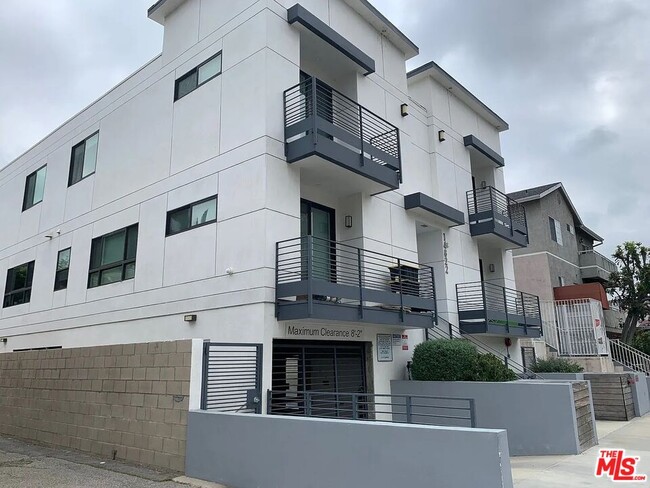 Building Photo - 14822 Magnolia Blvd