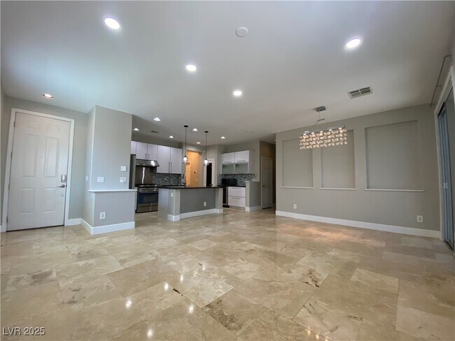 Building Photo - 7956 Skyline View Ct