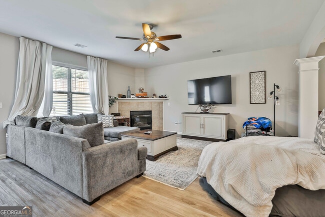 Building Photo - 205 Inverness Ave