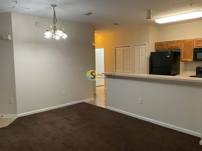 Building Photo - Corner 2BED/2BATH Apt off of Collins!