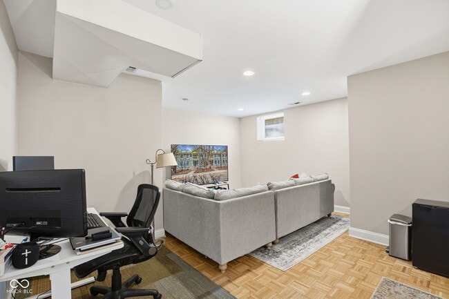 Building Photo - 228 E St Joseph St