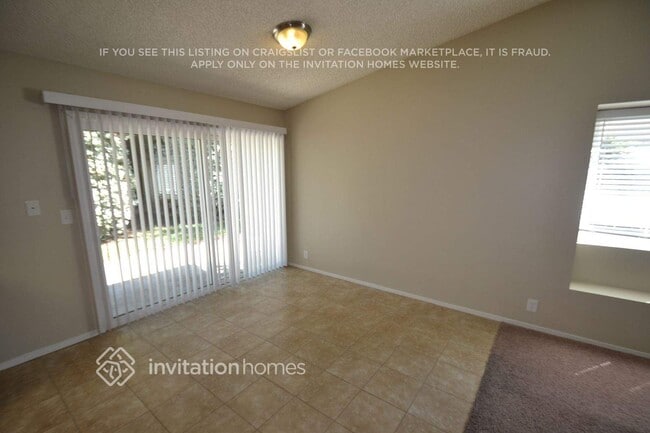 Building Photo - 318 W Tenth Pl