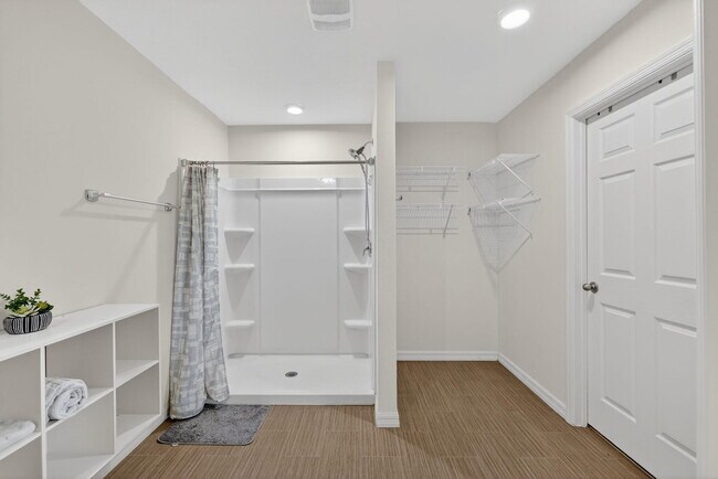 Building Photo - 644 SW Hoffenberg Ave