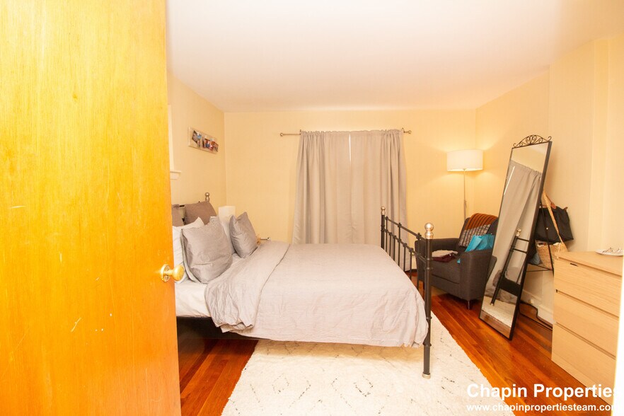 Building Photo - 79 Chestnut St