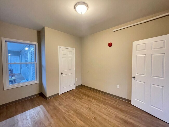 Building Photo - 463 Beech St