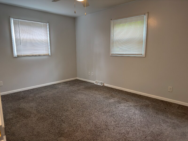 Building Photo - 2407 S 68th St