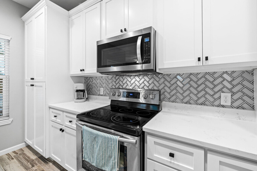 Building Photo - 212 Romanza Pl