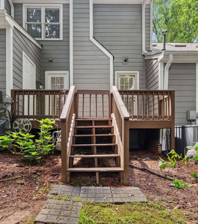 Building Photo - Stunning North Raleigh Townhome