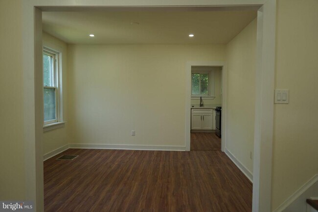 Building Photo - 140 S Keswick Ave