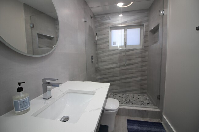 Building Photo - 2548 SE 14th St