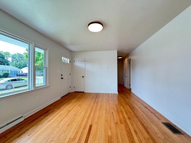 Building Photo - 2401 Bare St
